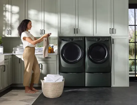 electrolux-ELFE7738AA-dryer-with-steam-features